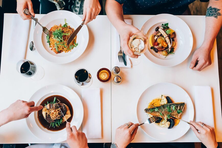 Discover the 2024 edition of MTLàTABLE: © Brasserie Bernard